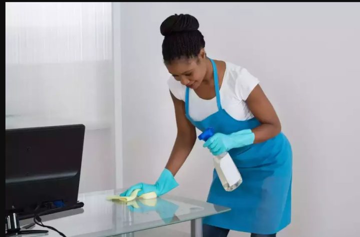 Ménage à domicile, Trinité